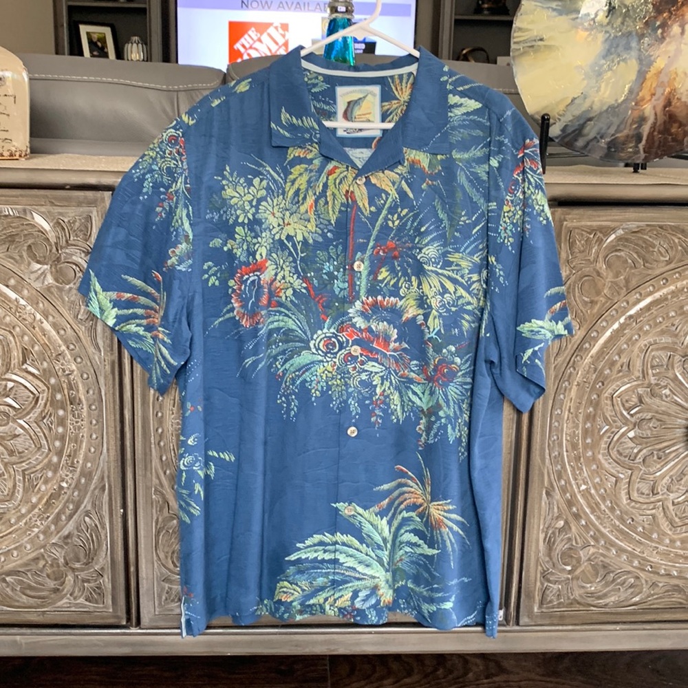 Tommy Bahama short sleeve camp shirt